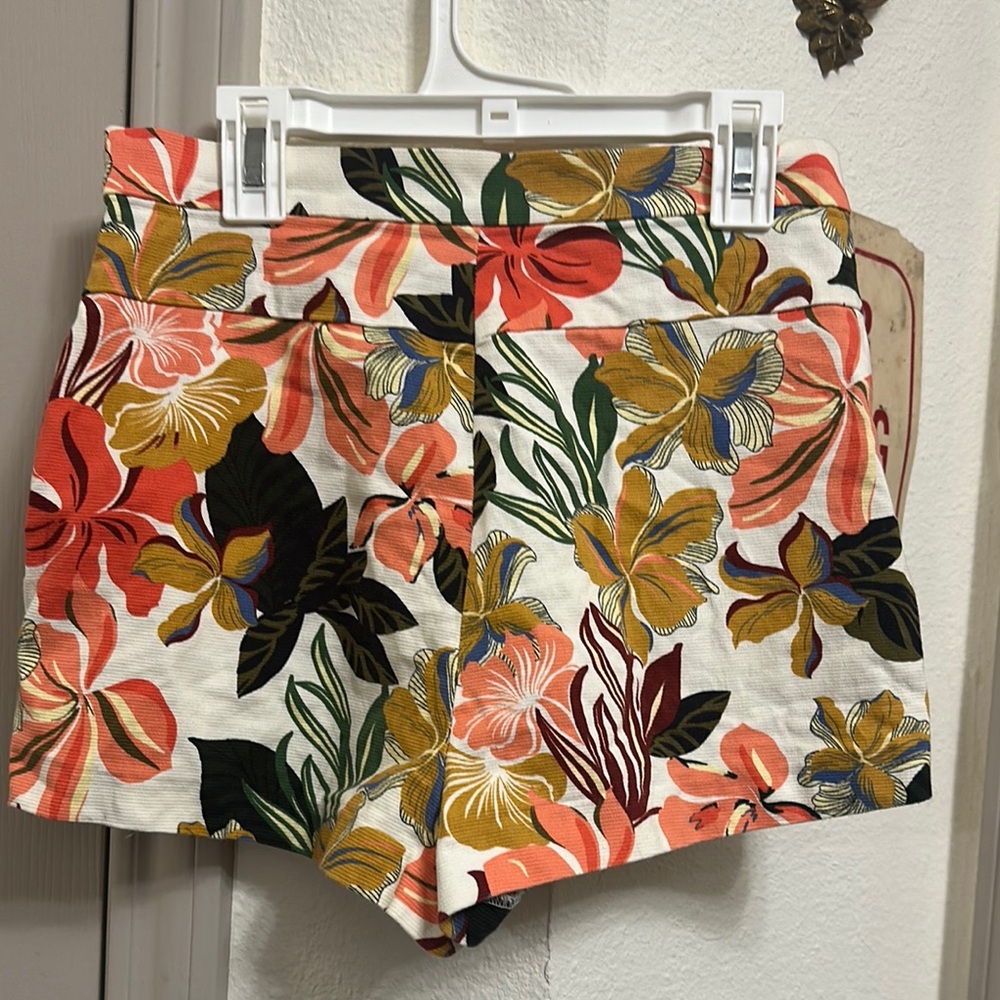 Zara High-Waist Floral Shorts in White, Coral, Mustard, Green, Black - Picture 7 of 7